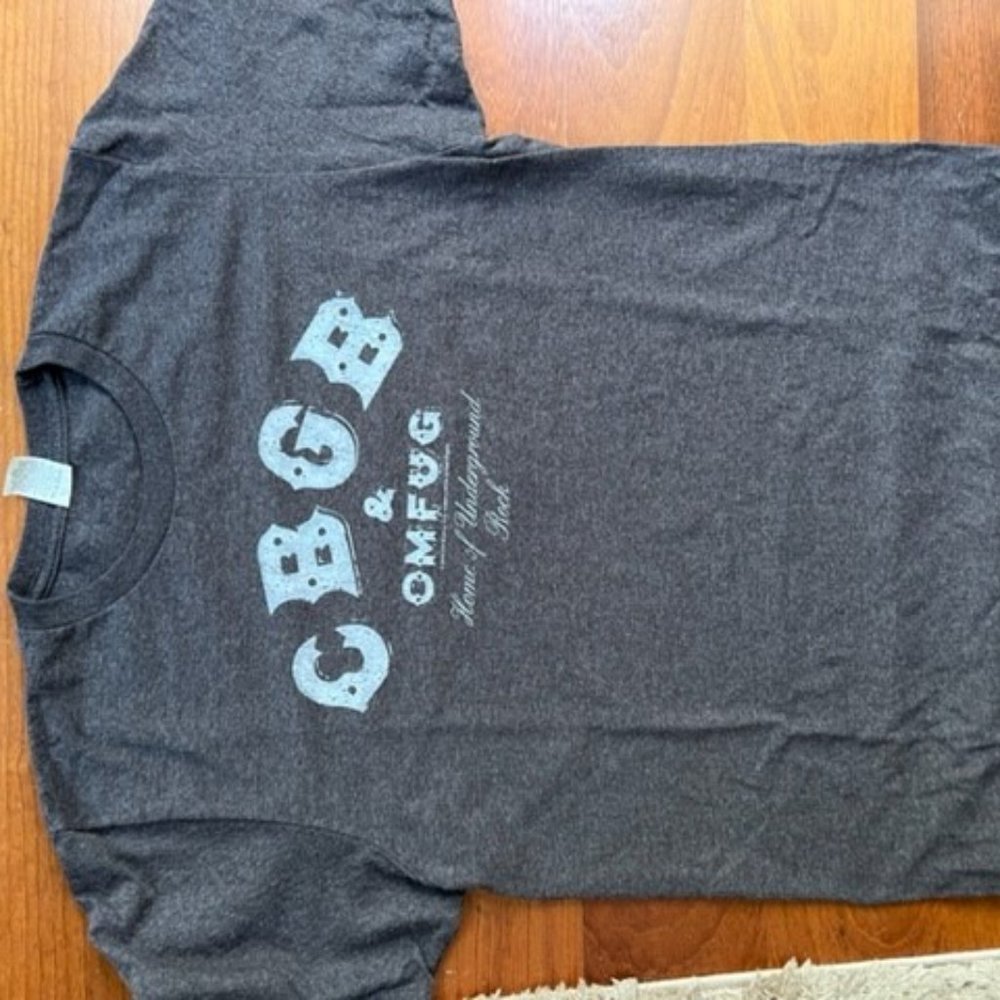 CBGB print shirt sleeve tshirt M